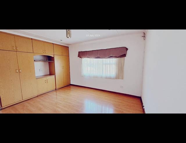 6 BEDROOM FREESTANDING FOR SALE IN MOUNTAIN RISE